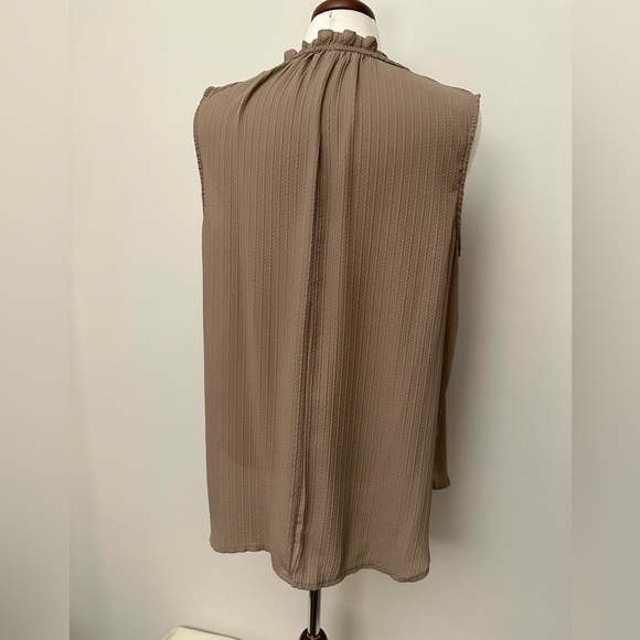 Apt 9 top GUC - Picture 2 of 5